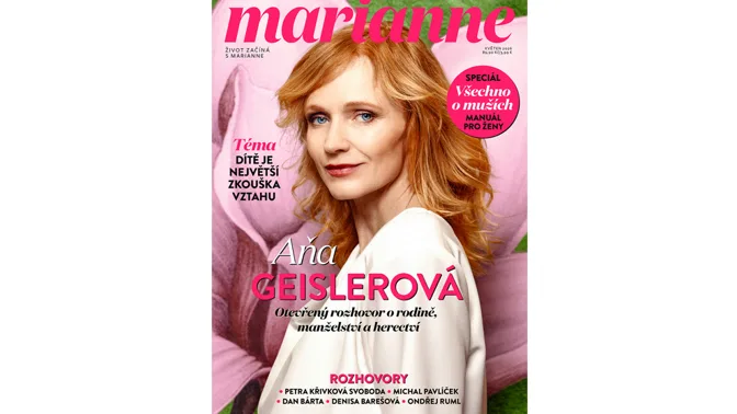 Žena na obálce časopisu Marianne s růžovým pozadím.